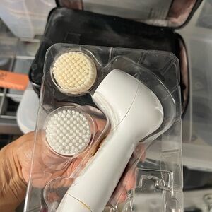 White Facial Cleansing Brush Set